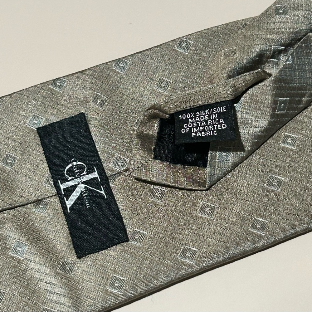Calvin Klein Collection 100% Silk Tan Geometric 58” Men’s Tie - Picture 3 of 3